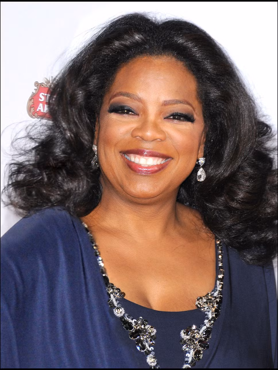 2. Kể từ khi từ giã show truyền hình ăn khách The Oprah Winfrey show, quyền lực của bà hoàng truyền thông Mỹ có suy giảm đôi chút nhưng vẫn không ảnh hưởng tới uy tín của Oprah tại Mỹ. 