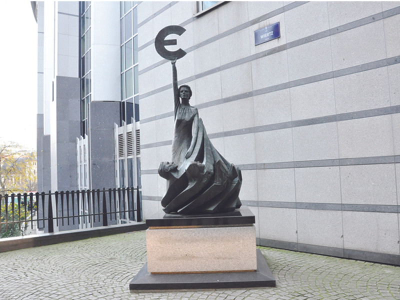 Tượng đài Nữ thần euro tại Bruxelles
