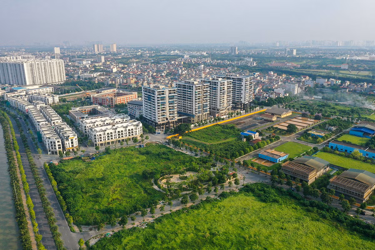 Xem xét cấp sổ đỏ cho doanh nghiệp trúng đấu giá 2 khu 'đất vàng' xây chung cư thuộc ô quy hoạch C14 phường Phúc Đồng (quận Long Biên, Hà Nội) với tổng diện tích hơn 27.000m2 để xây chung cư. Ảnh minh họa. Xem xét cấp sổ đỏ cho doanh nghiệp trúng đấu giá 2 khu 'đất vàng' xây chung cư thuộc ô quy hoạch C14 phường Phúc Đồng (quận Long Biên, Hà Nội) với tổng diện tích hơn 27.000m2 để xây chung cư. Ảnh minh họa.
