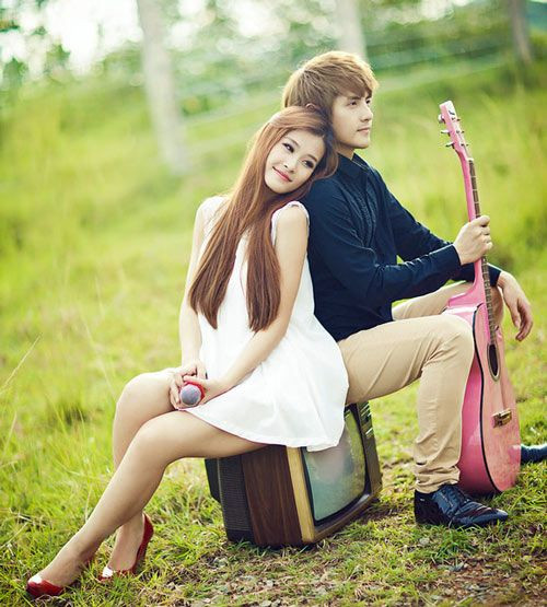 Chuyện tình của cặp đôi này luôn được khán giả, đặc biệt là khán giả tuổi teen ngưỡng mộ. Chuyện tình của cặp đôi này luôn được khán giả, đặc biệt là khán giả tuổi teen ngưỡng mộ