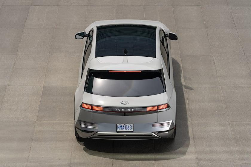 Hyundai Ioniq 5 - mẫu xe với thiết kế tương lai và công nghệ tiên tiến.