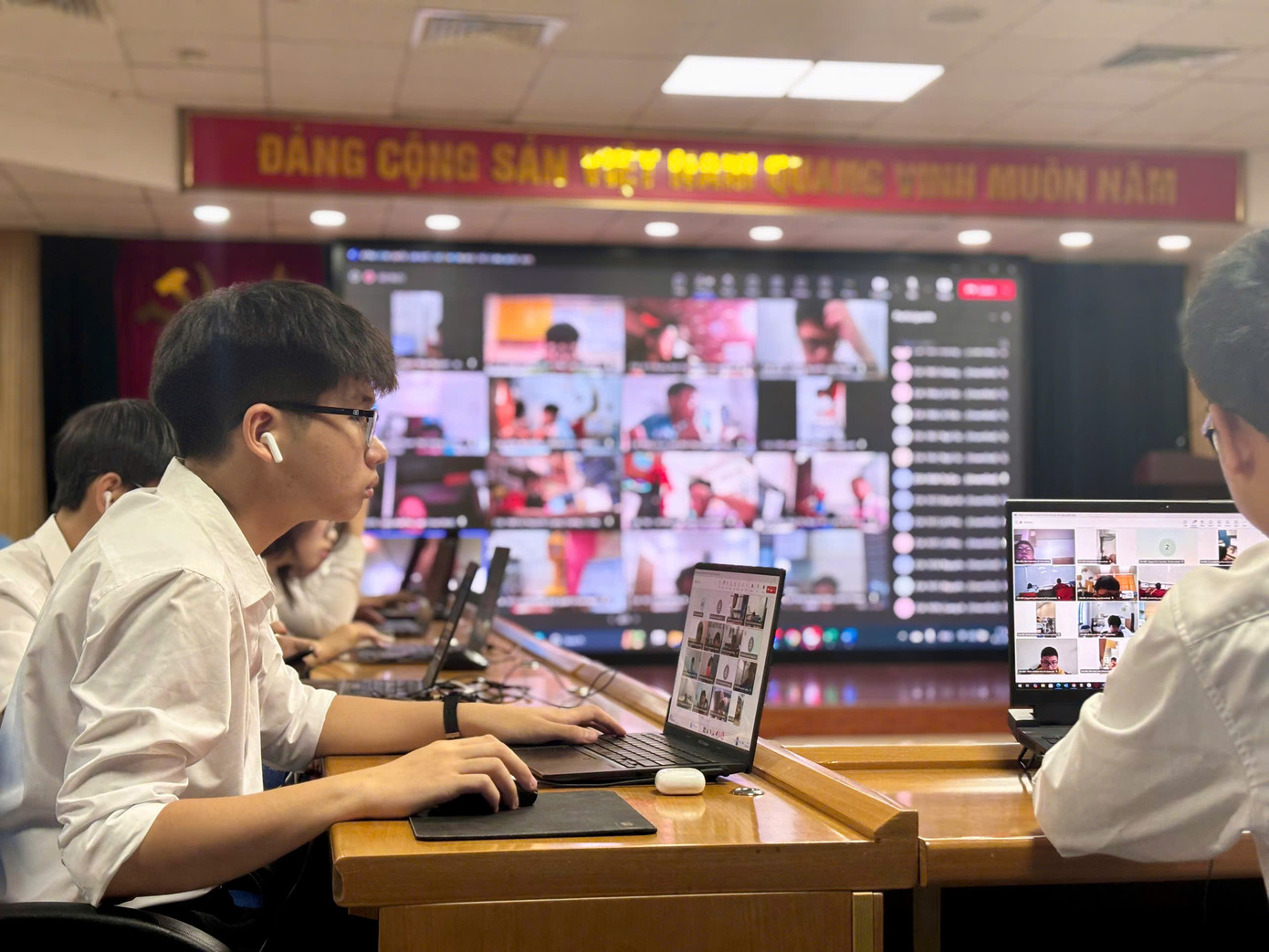 Các thí sinh tham gia Vòng loại quốc gia ngày 27/4 Các thí sinh tham gia Vòng loại quốc gia ngày 27/4