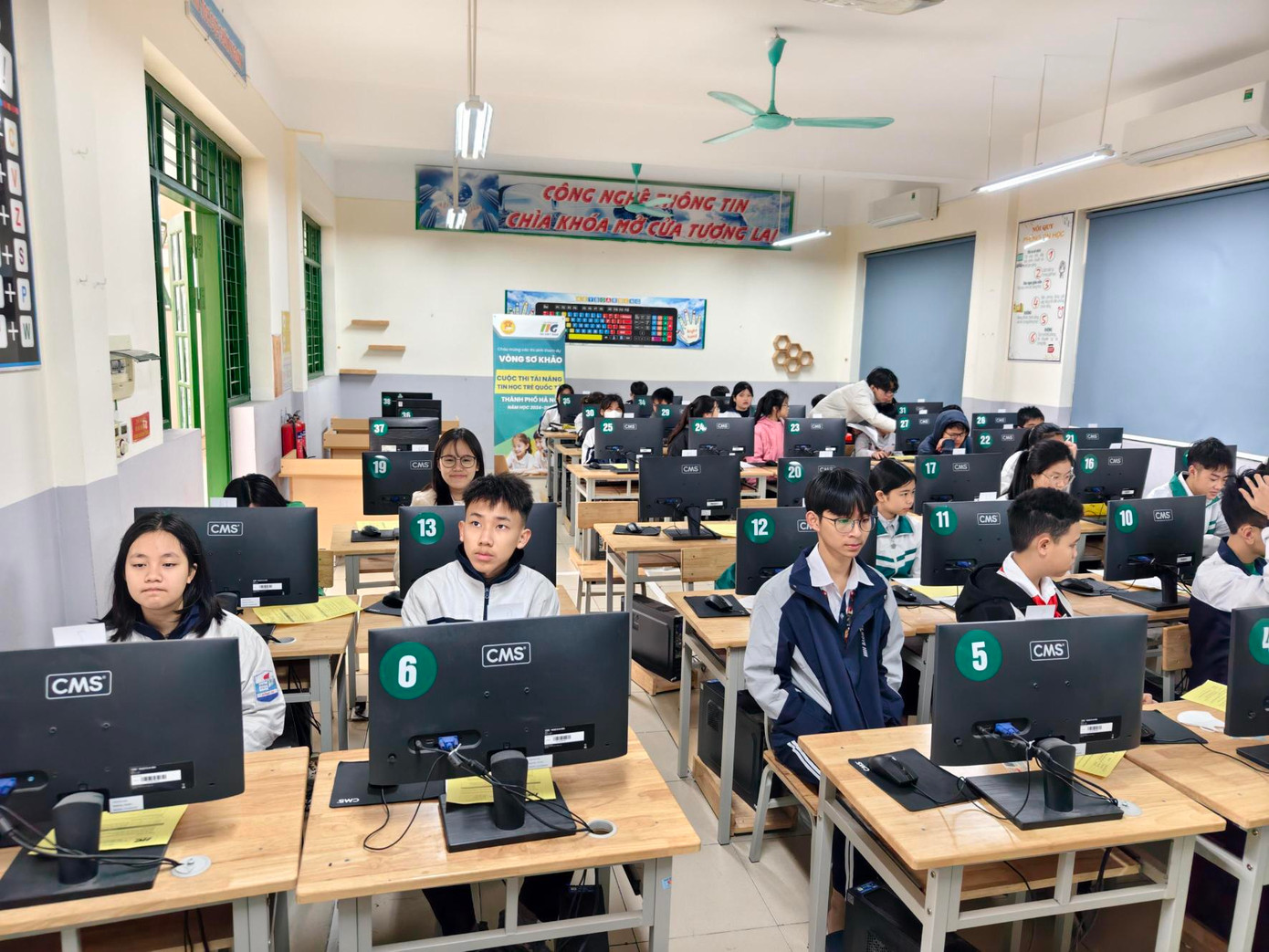 Các thí sinh tham gia vòng Sơ khảo cuộc thi Tài năng Tin học trẻ quốc tế TP Hà Nội năm học 2024-2025