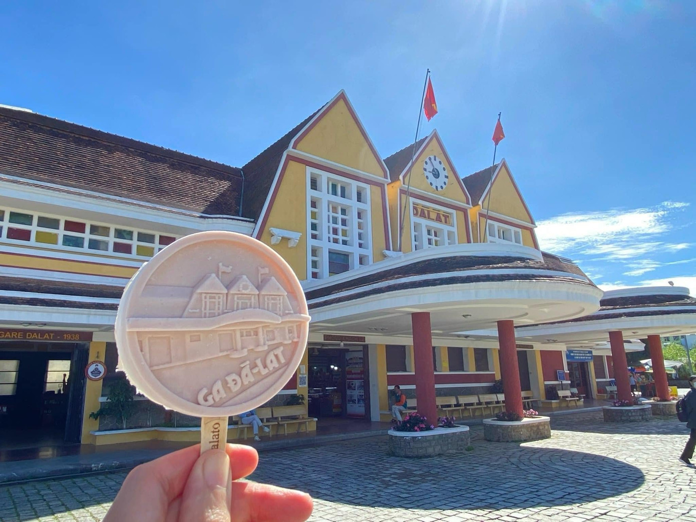 Những que kem in biểu tượng nổi tiếng trở thành “hot trend” tại các điểm du lịch Việt Nam. Ảnh: ivivu.