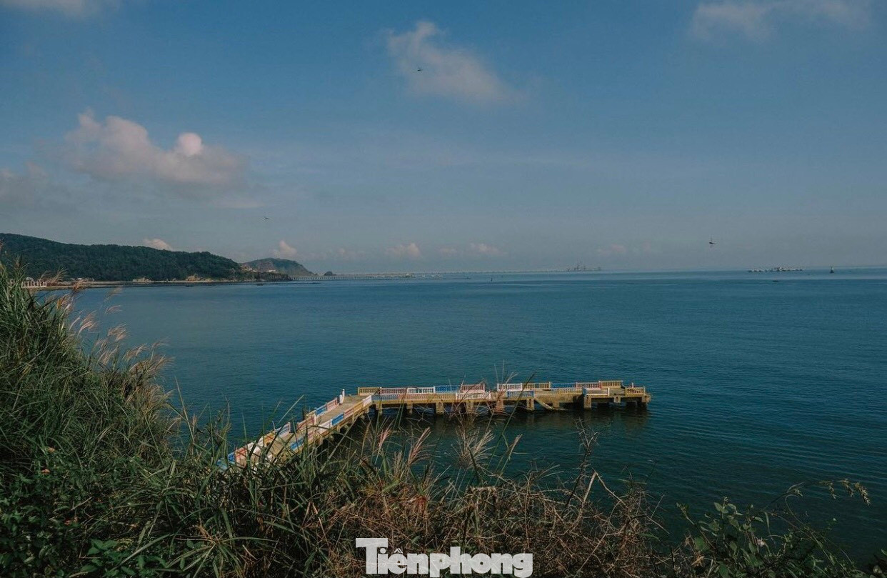 Đoạn đường đi bộ lãng mạn ở Đảo Lan Châu. Ảnh: Trần An. Đoạn đường đi bộ lãng mạn ở Đảo Lan Châu. Ảnh: Trần An.