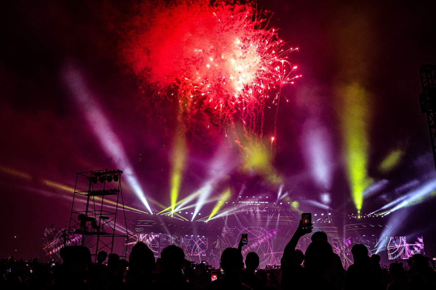 Sầm Sơn sẽ có màn bắn pháo hoa thấp vào tối 27/4. Ảnh: B.V.N.