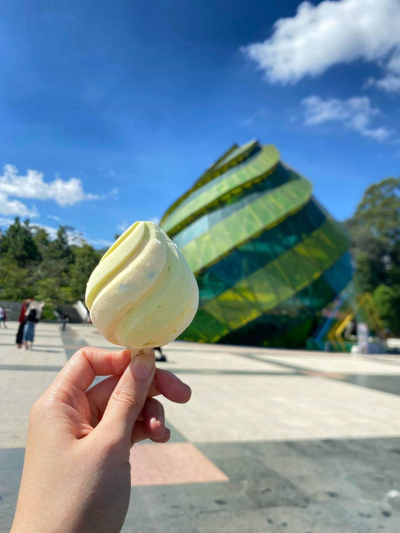 Ngoài kem in biểu tượng ga Đà Lạt, còn có kem in hình quảng trường Lâm Viên nổi tiếng. Ảnh: ivivu.