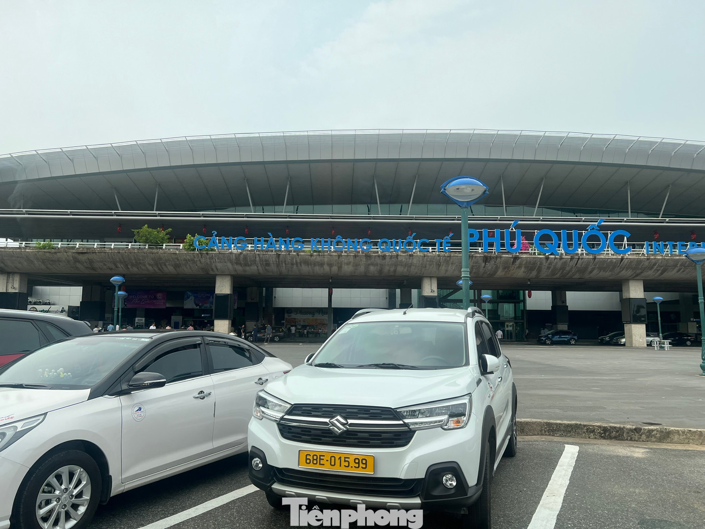 Du khách có thể chọn taxi, thuê xe máy để di chuyển tại Phú Quốc. Ảnh: Trần An.