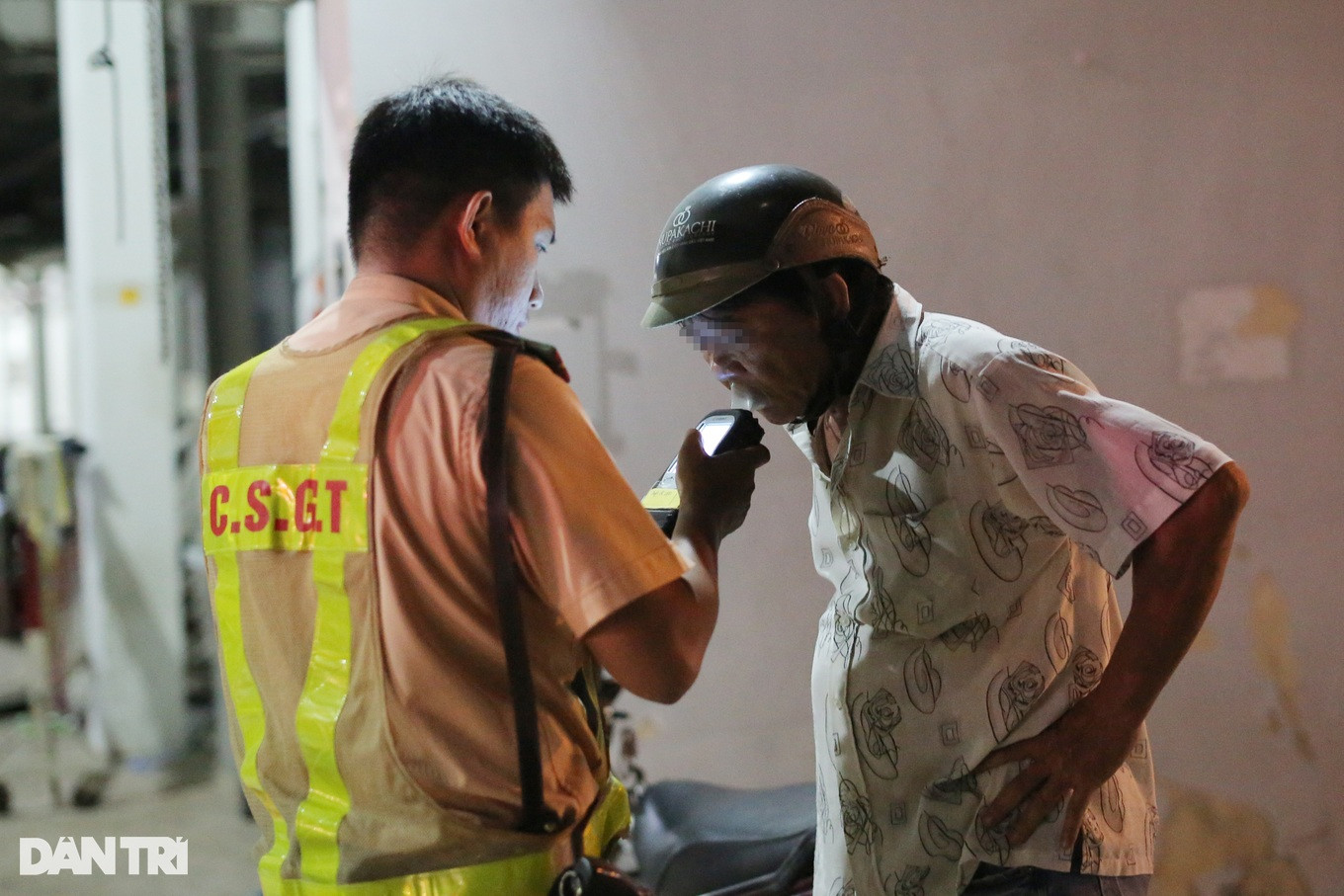 Ông V.H.H. có nồng độ cồn mức kịch khung (Ảnh: An Huy). Ông V.H.H. có nồng độ cồn mức kịch khung (Ảnh: An Huy).