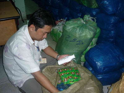 Quản lý thị trường bắt một vụ buôn bán mỹ phẩm nhái