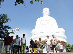 Du khách nước ngoài đến Việt Nam ngày càng đông. Ảnh: Nguyễn Đình Quân. Du khách nước ngoài đến Việt Nam ngày càng đông. Ảnh: Nguyễn Đình Quân