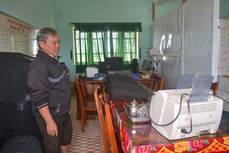 Phòng thầy Hiệu trưởng cao nhất và trở thành cái kho chưa đồ chạy lũ. ảnh Việt Hương