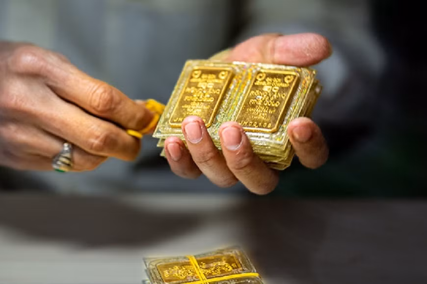 Giá vàng miếng SJC tiếp tục giảm mạnh trong sáng nay. Giá vàng miếng SJC tiếp tục giảm mạnh trong sáng nay.