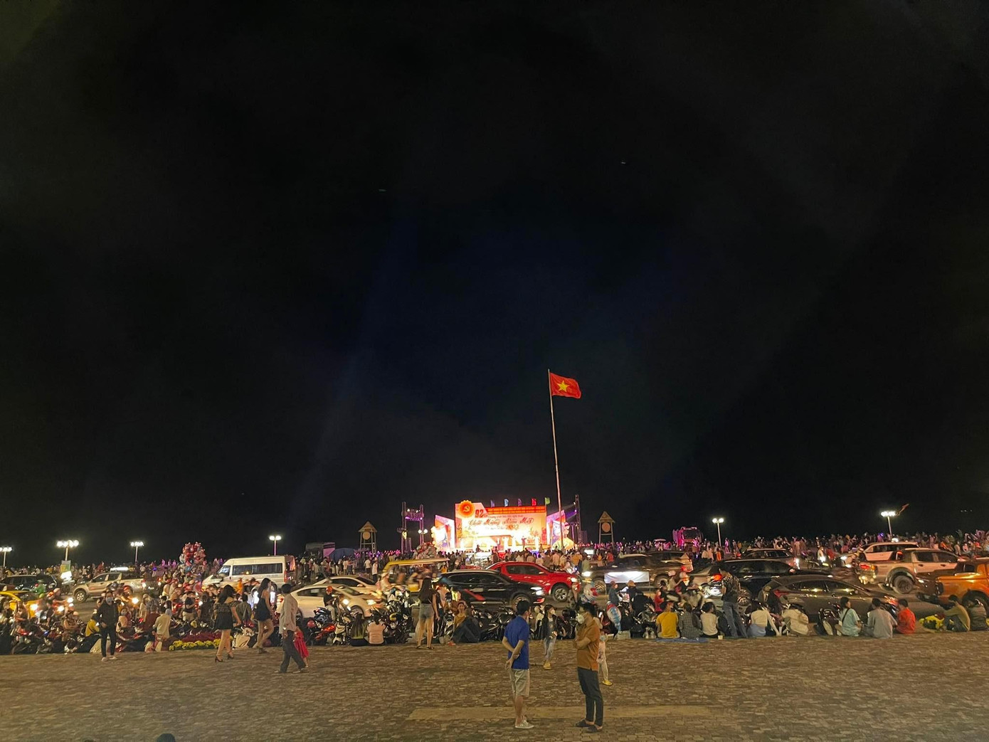 Tình cảnh đông đúc diễn ra tại phố biển Nha Trang những ngày đầu năm mới. Tổng lượt khách tham quan, nghỉ dưỡng trong 5 ngày nghỉ lễ tính từ ngày 31/1 đến 4/2, đạt khoảng 65.500 lượt khách, lượng khách tăng gần 241% so với năm 2021. Tình cảnh đông đúc diễn ra tại phố biển Nha Trang những ngày đầu năm mới. Tổng lượt khách tham quan, nghỉ dưỡng trong 5 ngày nghỉ lễ tính từ ngày 31/1 đến 4/2, đạt khoảng 65.500 lượt khách, lượng khách tăng gần 241% so với năm 2021.