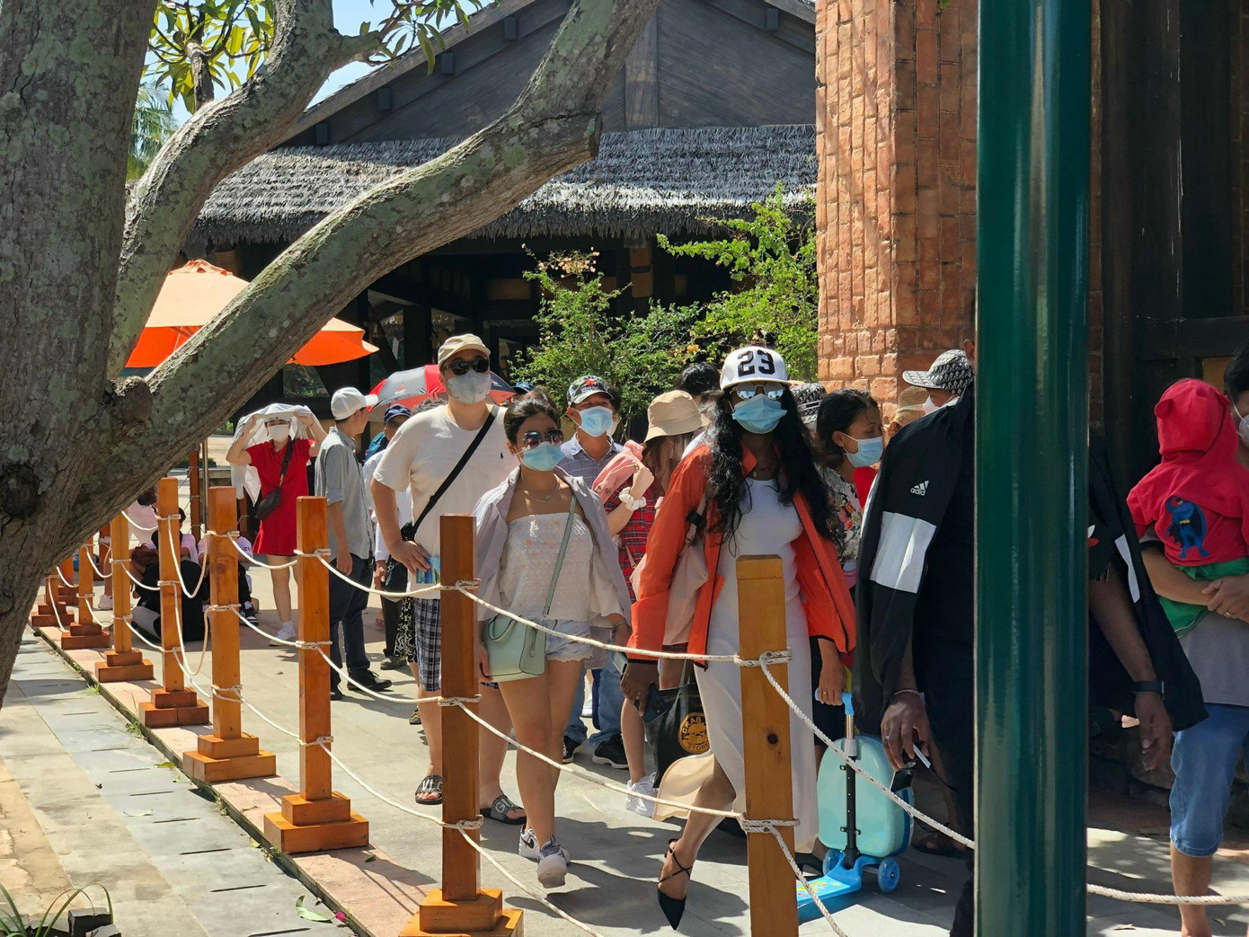 Khách ùn ùn kéo đến khu vui chơi nghỉ dưỡng Hòn Thơm (Phú Quốc) để tham quan trải nghiệm nhiều trò chơi. Khách ùn ùn kéo đến khu vui chơi nghỉ dưỡng Hòn Thơm (Phú Quốc) để tham quan trải nghiệm nhiều trò chơi.