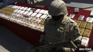 Hơn 4.000 cảnh sát được huy động tại các điểm du lịch đề phòng bạo lực. Ảnh: Reuters.