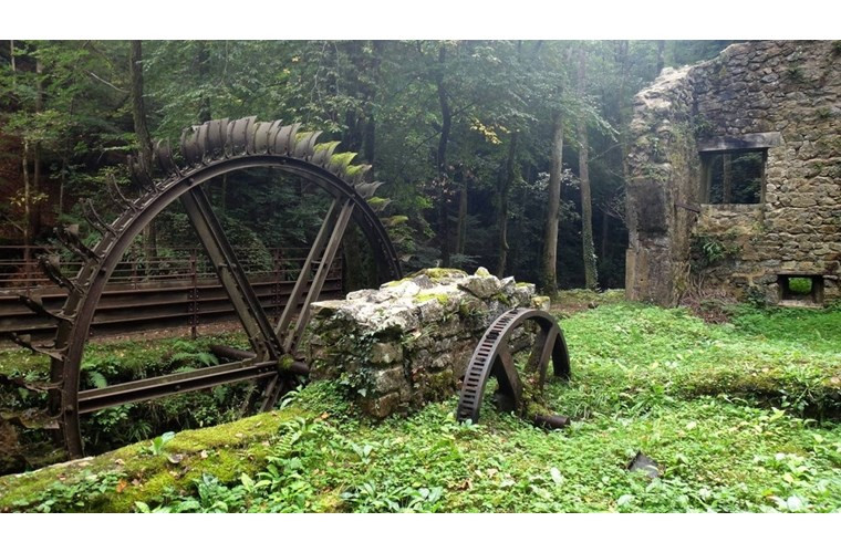  Nhà máy Blade bị bỏ hoang ở Pháp mang vẻ đẹp như trong thần thoại