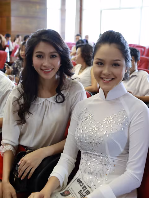 Hoa hậu Đặng Thu Thảo và Á hậu 2 Đỗ Hoàng Anh. Hoa hậu Đặng Thu Thảo và Á hậu 2 Đỗ Hoàng Anh