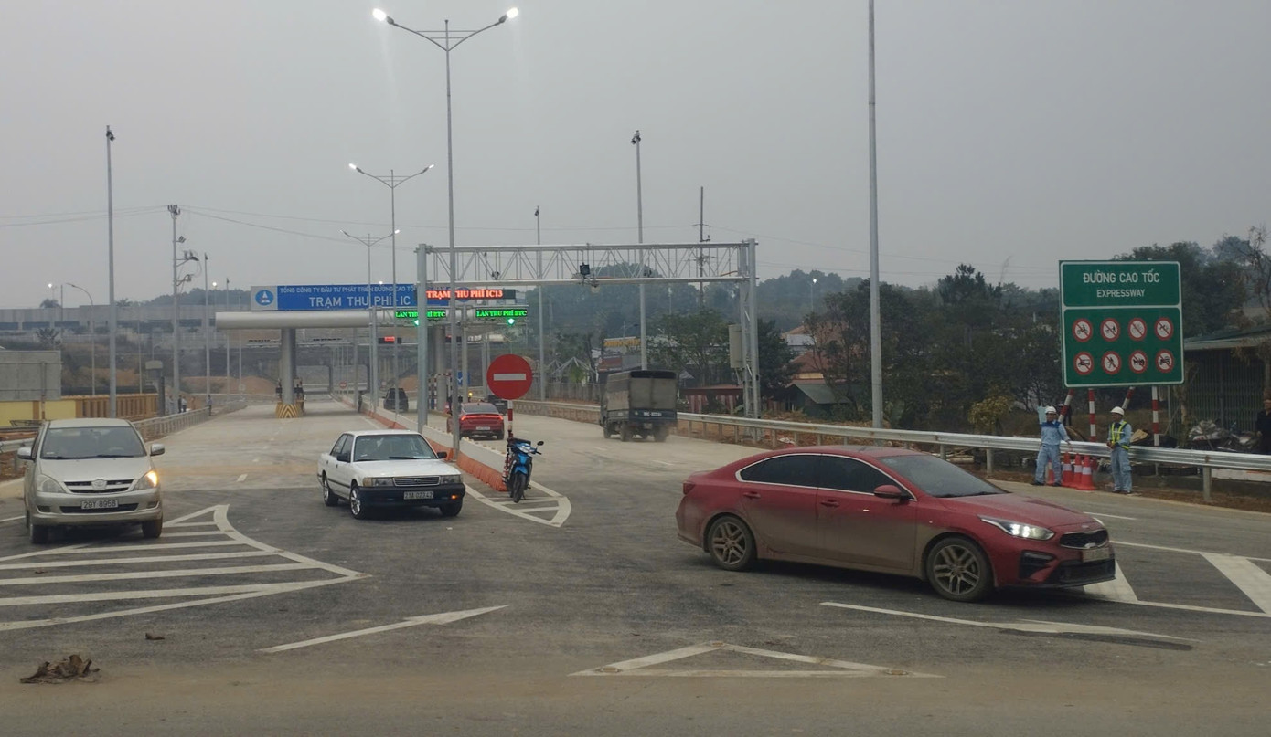 Nút giao IC13 được đưa vào vận hành dịp giáp tết giúp người dân đi lại thuận lợi. Nút giao IC13 được đưa vào vận hành dịp giáp tết giúp người dân đi lại thuận lợi.