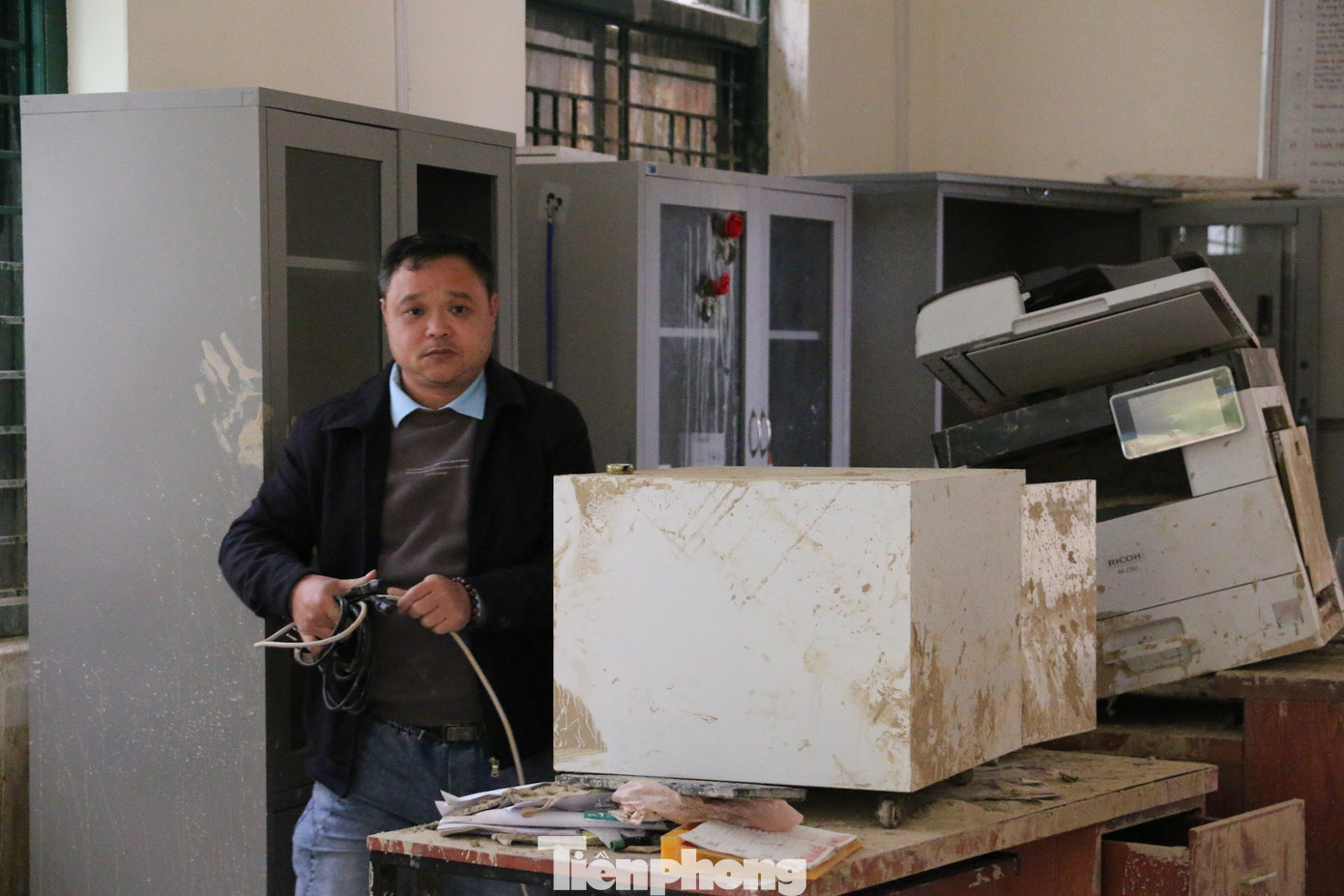 Máy móc, trang thiết bị hư hỏng nặng nề, không thể sử dụng.