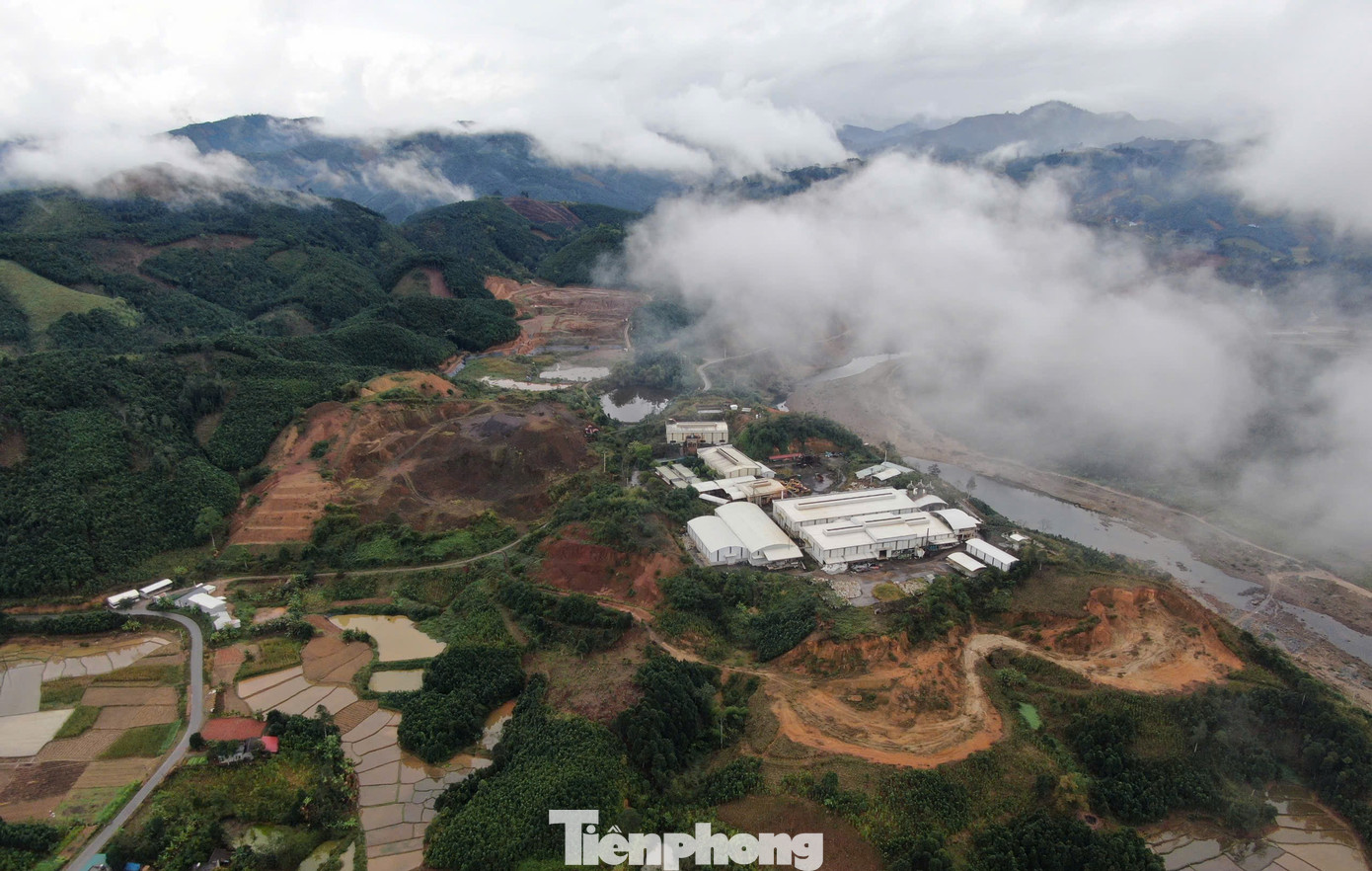 Mỏ đất hiếm này có trữ lượng khai thác gần 1,9 triệu tấn đất quặng (tương ứng hơn 23.500 tấn tổng oxit đất hiếm TR2O3, gần 260.000 tấn tinh quặng sắt 60% Fe).