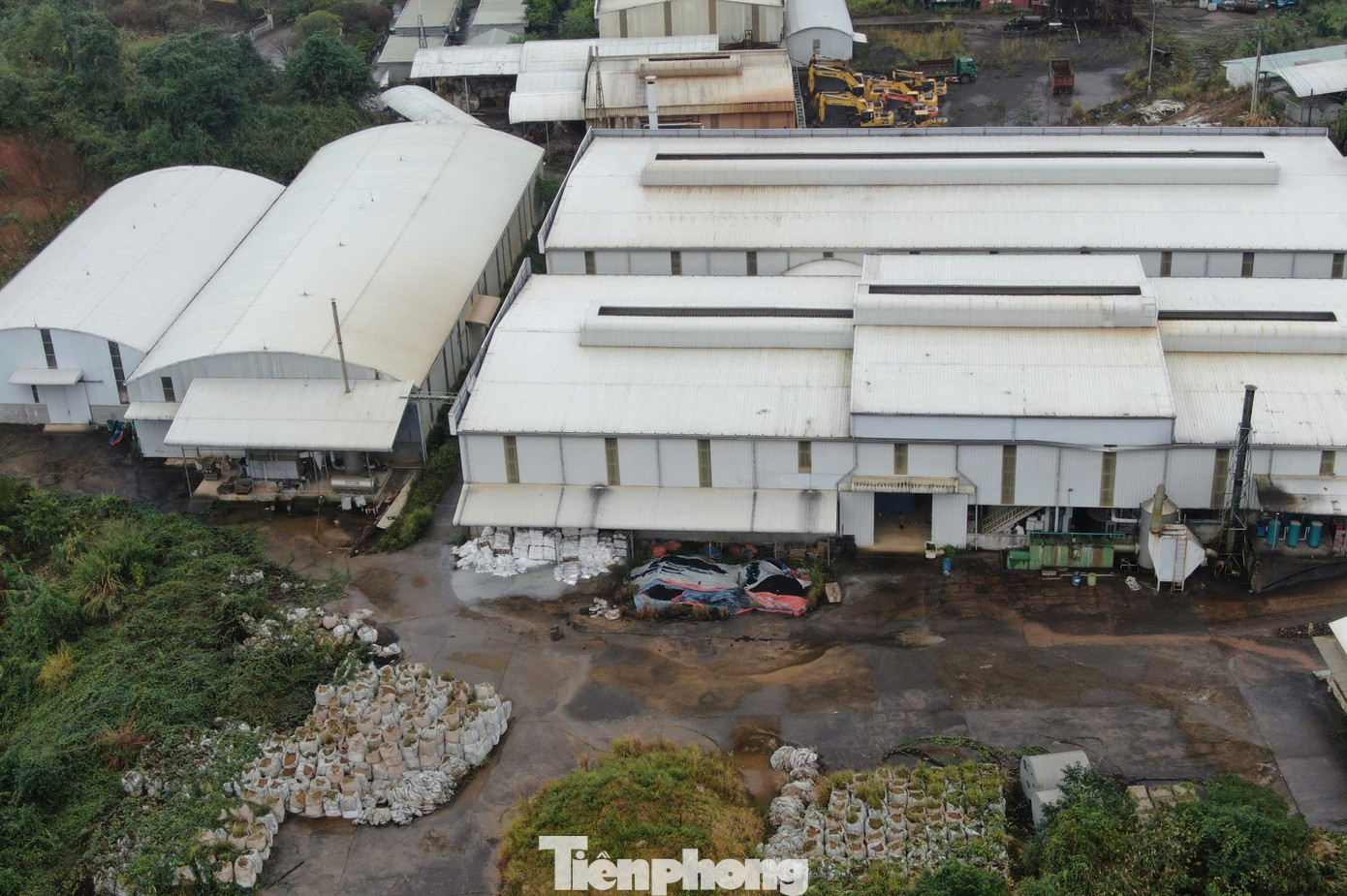 Trao đổi với Tiền Phong, ông Nguyễn Tiến Hồng, Phó Trưởng phòng TN&amp;MT huyện Văn Yên cho biết, hiện nay khu mỏ đất hiếm tại xã Yên Phú đã tạm dừng hoạt động để phục vụ công tác kiểm tra, rà soát theo chỉ đạo của cơ quan chức năng. Việc khai thác chỉ được tiếp tục khi có đủ điều kiện theo quy định của pháp luật.