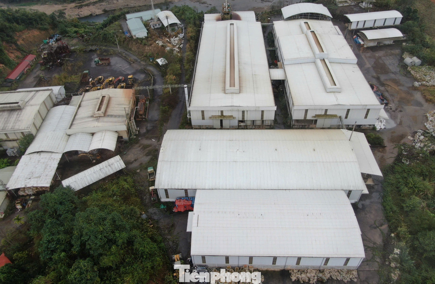 Theo ông Tuân, sau khi mỏ dừng hoạt động, nhiều công nhân lao động tại Công ty Thái Dương chưa nhận được lương, nhiều lần có đơn đến địa phương đề nghị hỗ trợ. Tuy nhiên, đề nghị này chưa thể thực hiện do những lãnh đạo của công ty này đang trong diện điều tra, xử lý.