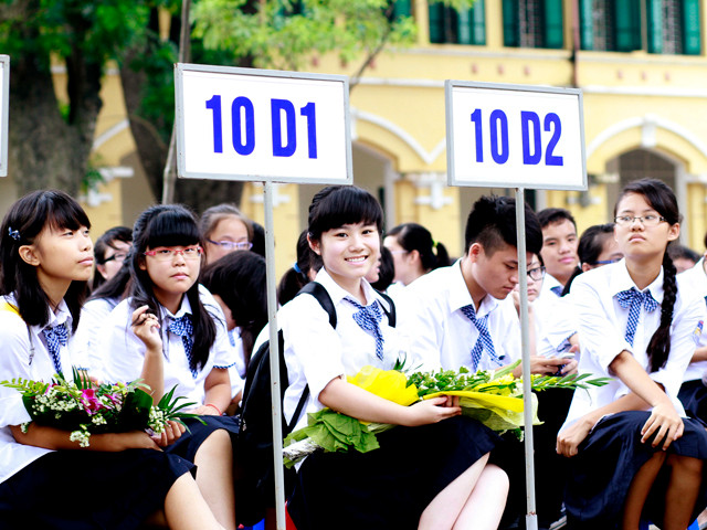 Trong lễ khai giảng năm học 2012-2013, trường đón hơn 500 học sinh vào lớp 10, thuộc 15 lớp chuyên. Trong lễ khai giảng năm học 2012-2013, trường đón hơn 500 học sinh vào lớp 10, thuộc 15 lớp chuyên