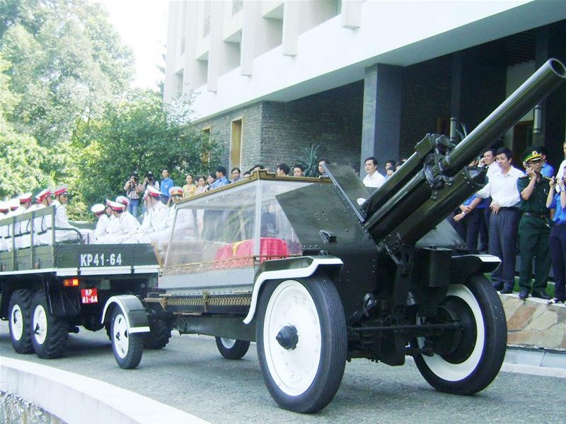 TP Hồ Chí Minh đưa tiễn cố Tổng Bí thư Hà Huy Tập về quê hương TP Hồ Chí Minh đưa tiễn cố Tổng Bí thư Hà Huy Tập về quê hương