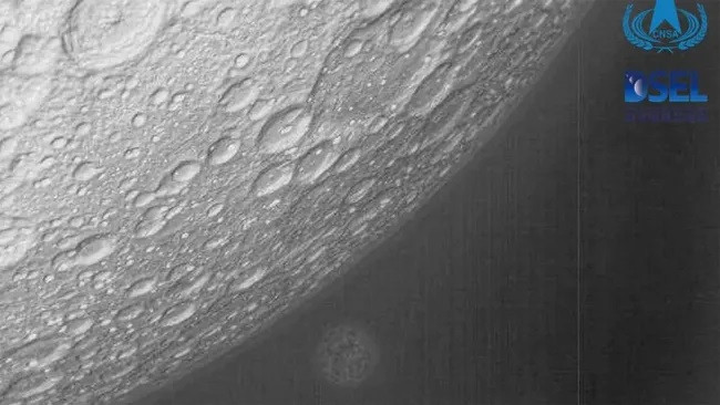 Hình ảnh kỳ dị về mặt trăng. (Ảnh: CNSA/DSEL) Hình ảnh kỳ dị về mặt trăng. (Ảnh: CNSA/DSEL)