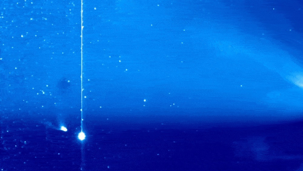 Sao chổi 12P/Pons-Brooks (ngoài cùng bên trái) gần đây bị bắn phá bởi một vụ phóng khối lượng lớn bất ngờ ở vành nhật hoa. Sao Mộc cũng được nhìn thấy trong một video mới về sự kiện này. (Ảnh: NASA/STEREO-A)