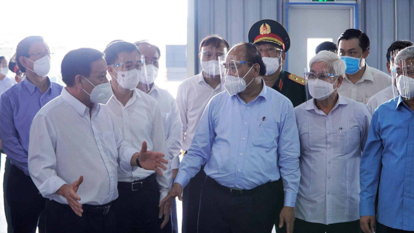 Chủ tịch nước Nguyễn Xuân Phúc đánh giá cao mô hình tháp điều trị 3 tầng, đồng thời đánh giá Bệnh viện dã chiến quy mô 5.000 giường ở Bình Dương