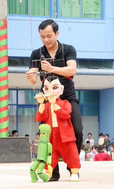 Múa rồi cũng được du khách cổ vũ nhiệt tình