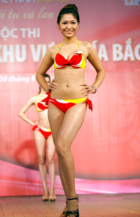 Thiều Thị Linh, SBD: 907. Cao 1,70m. Số đo ba vòng: 85-63-90