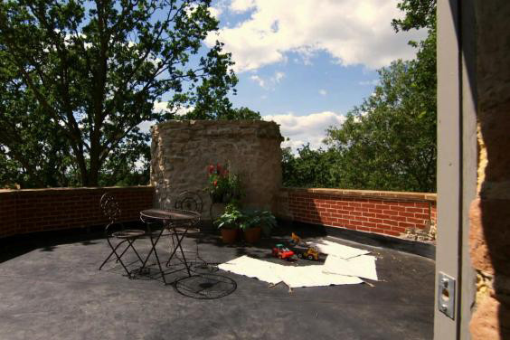 Cải tạo lâu đài bỏ hoang, cặp vợ chồng rao bán 25 tỷ đồng kiếm lời ảnh 7