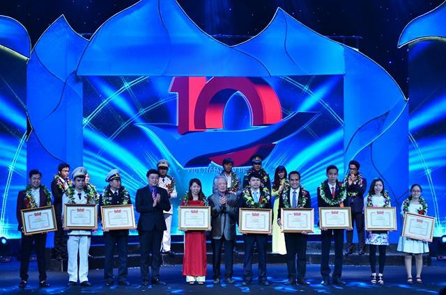 Công bố 10 Gương mặt trẻ Việt Nam tiêu biểu 2015 ảnh 31