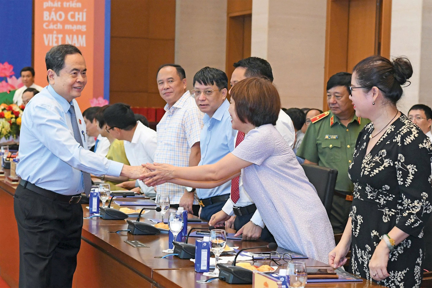 Chủ tịch Quốc hội Trần Thanh Mẫn với các đại biểu dự cuộc gặp mặt. Ảnh: Lâm Hiển Chủ tịch Quốc hội Trần Thanh Mẫn với các đại biểu dự cuộc gặp mặt. Ảnh: Lâm Hiển