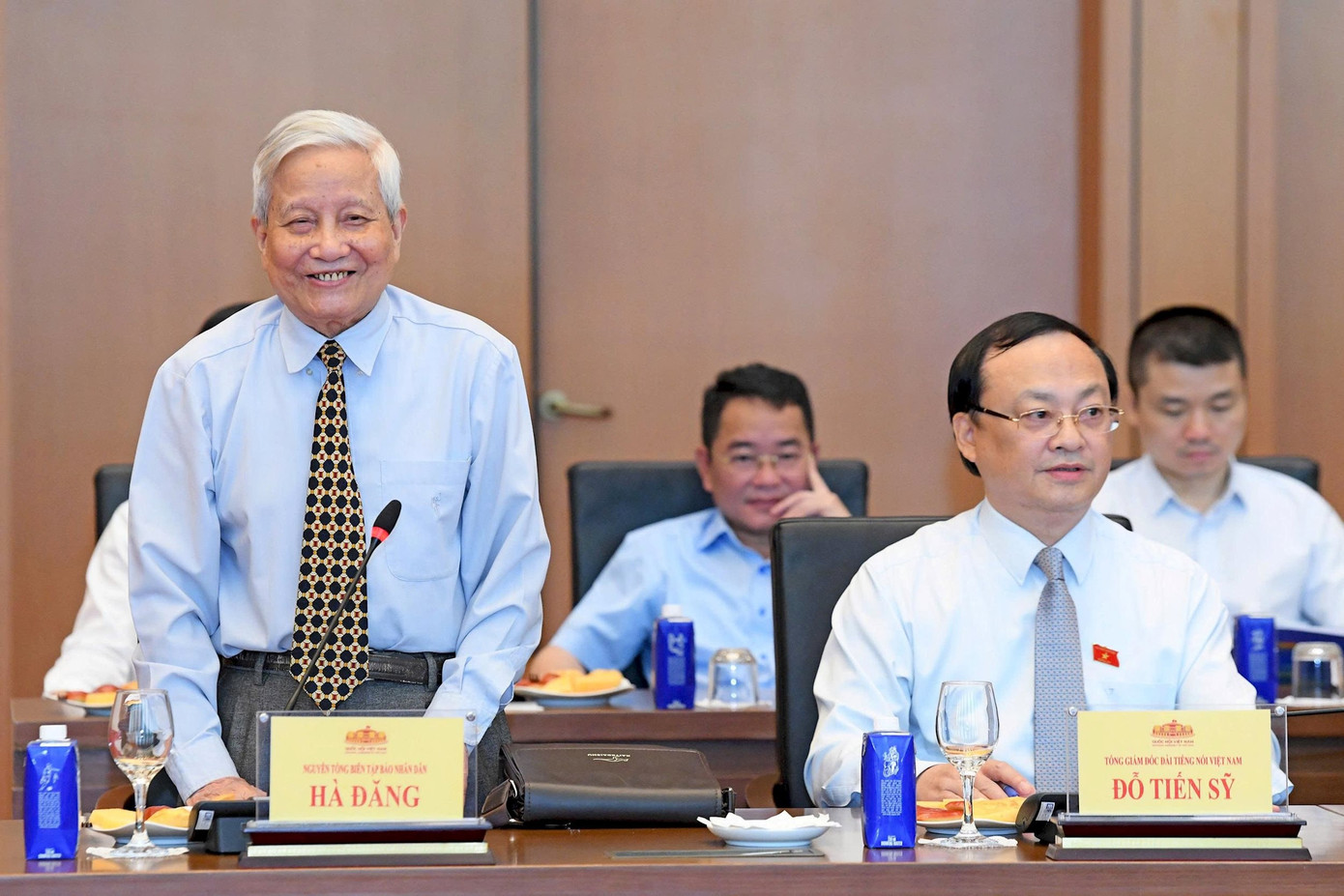 Nguyên Tổng Biên tập Báo Nhân dân Hà Đăng phát biểu tại cuộc gặp mặt. Ảnh: Lâm Hiển Nguyên Tổng Biên tập Báo Nhân dân Hà Đăng phát biểu tại cuộc gặp mặt. Ảnh: Lâm Hiển