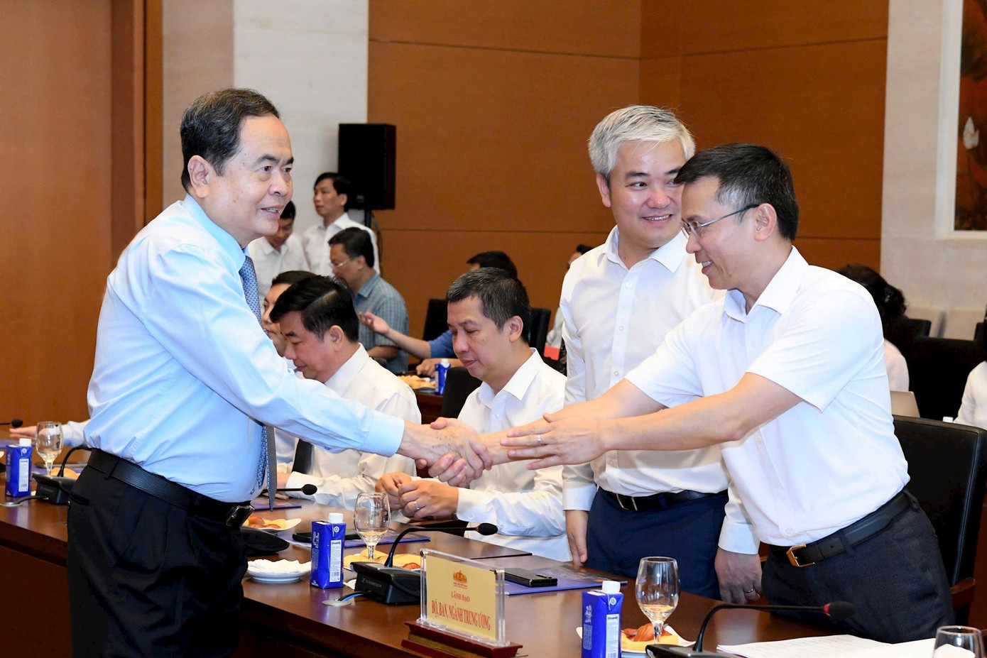 Chủ tịch Quốc hội Trần Thanh Mẫn với các đại biểu dự cuộc gặp mặt. Ảnh: Lâm Hiển Chủ tịch Quốc hội Trần Thanh Mẫn với các đại biểu dự cuộc gặp mặt. Ảnh: Lâm Hiển