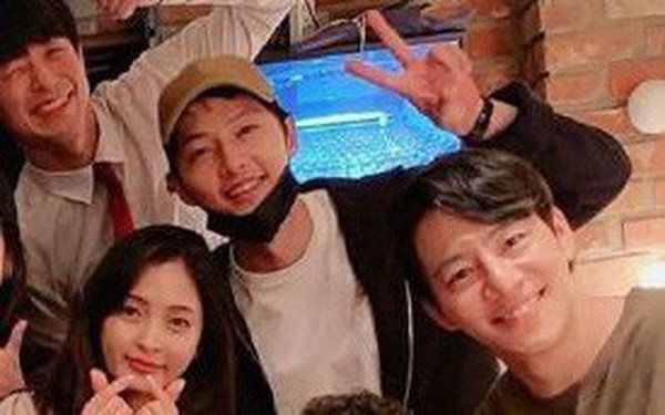 Song Joong Ki rạng rỡ xuất hiện lần đầu sau tuyên bố ly hôn Song Hye Kyo ảnh 2