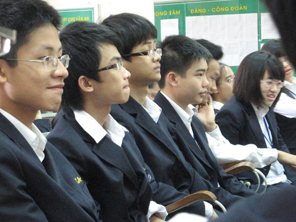 Người lớn phải gương mẫu để giới trẻ noi theo