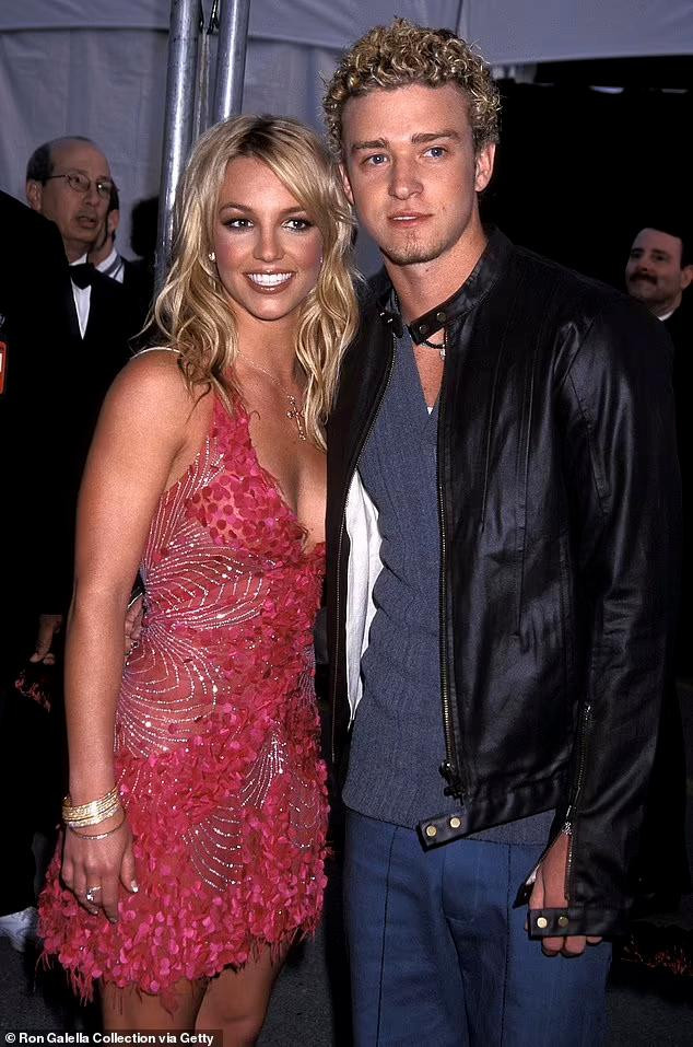 Britney nhắc đến người yêu cũ, được cho là Justin Timberlake. Britney nhắc đến người yêu cũ, được cho là Justin Timberlake.
