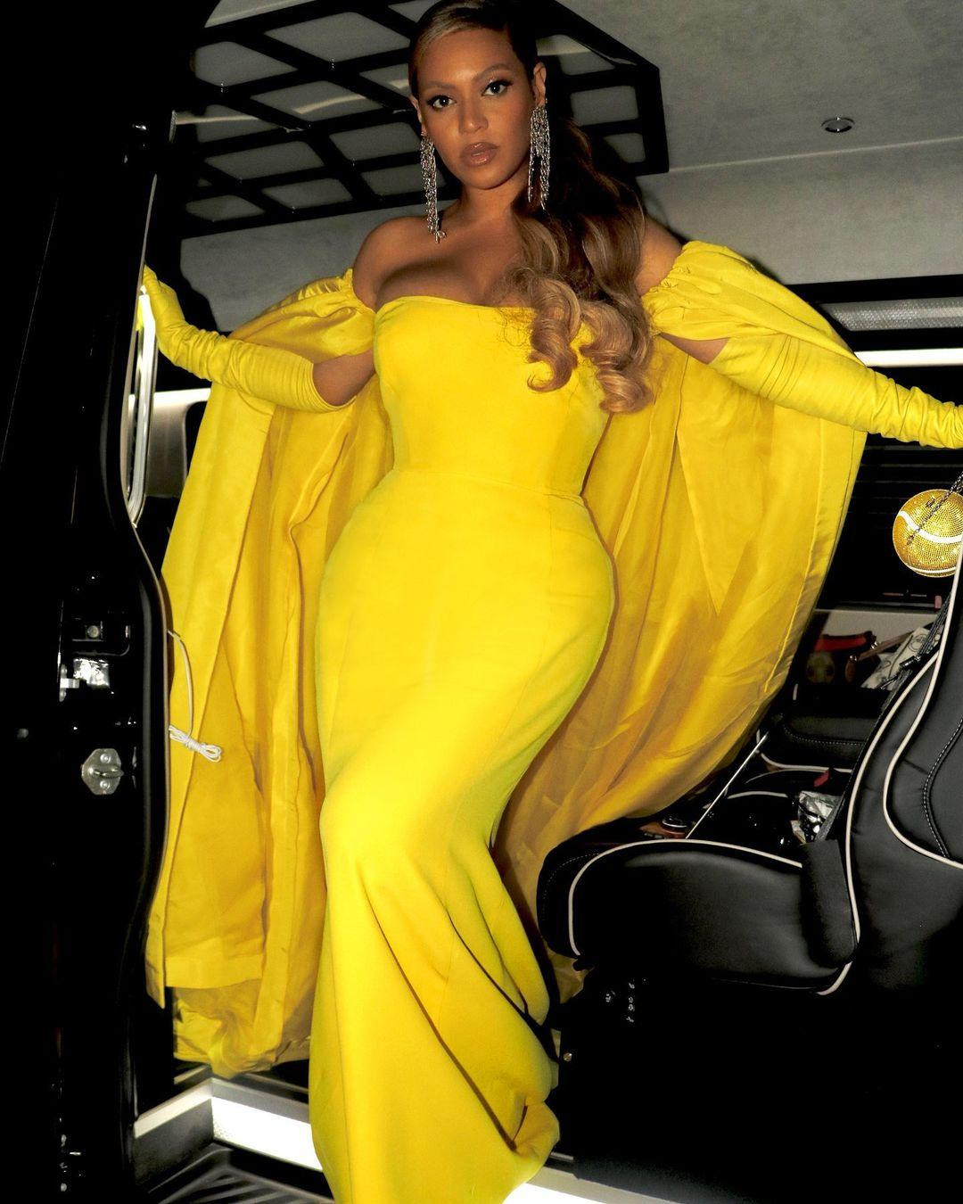 Những chuyên gia trang sức tiết lộ với Page Six, tất cả những món trang sức Beyonce đeo tại lễ trao giải Oscar có giá trị hơn 9 triệu USD.