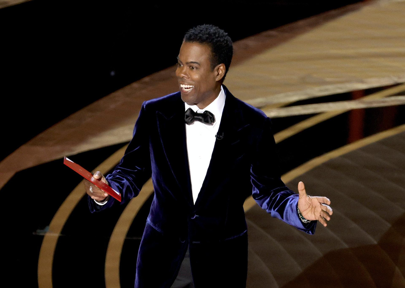 Show diễn của Chris Rock bất ngờ hút khách sau ồn ào tại lễ trao giải Oscar. Show diễn của Chris Rock bất ngờ hút khách sau ồn ào tại lễ trao giải Oscar.