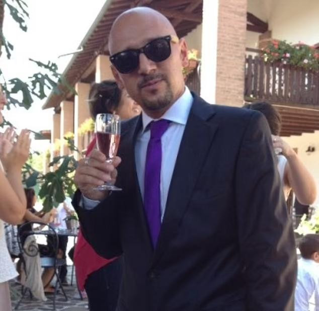 Thủ phạm là hàng xóm kiêm người tình của nạn nhân. Thủ phạm là hàng xóm kiêm người tình của nạn nhân.