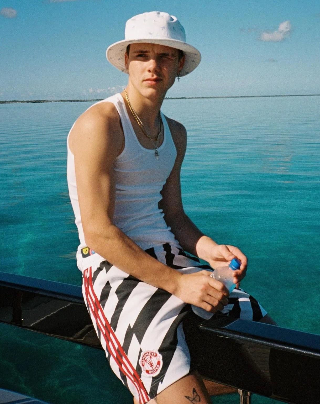 Cruz là người phát hiện ra vụ trộm. Cruz là người phát hiện ra vụ trộm.