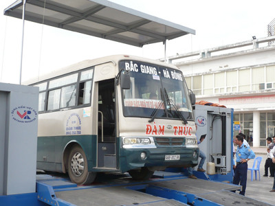 Sau nửa tháng kiểm tra, Hà Nội đã nhốt 56 xe khách không đạt chất lượng.Ảnh: Trọng Đảng