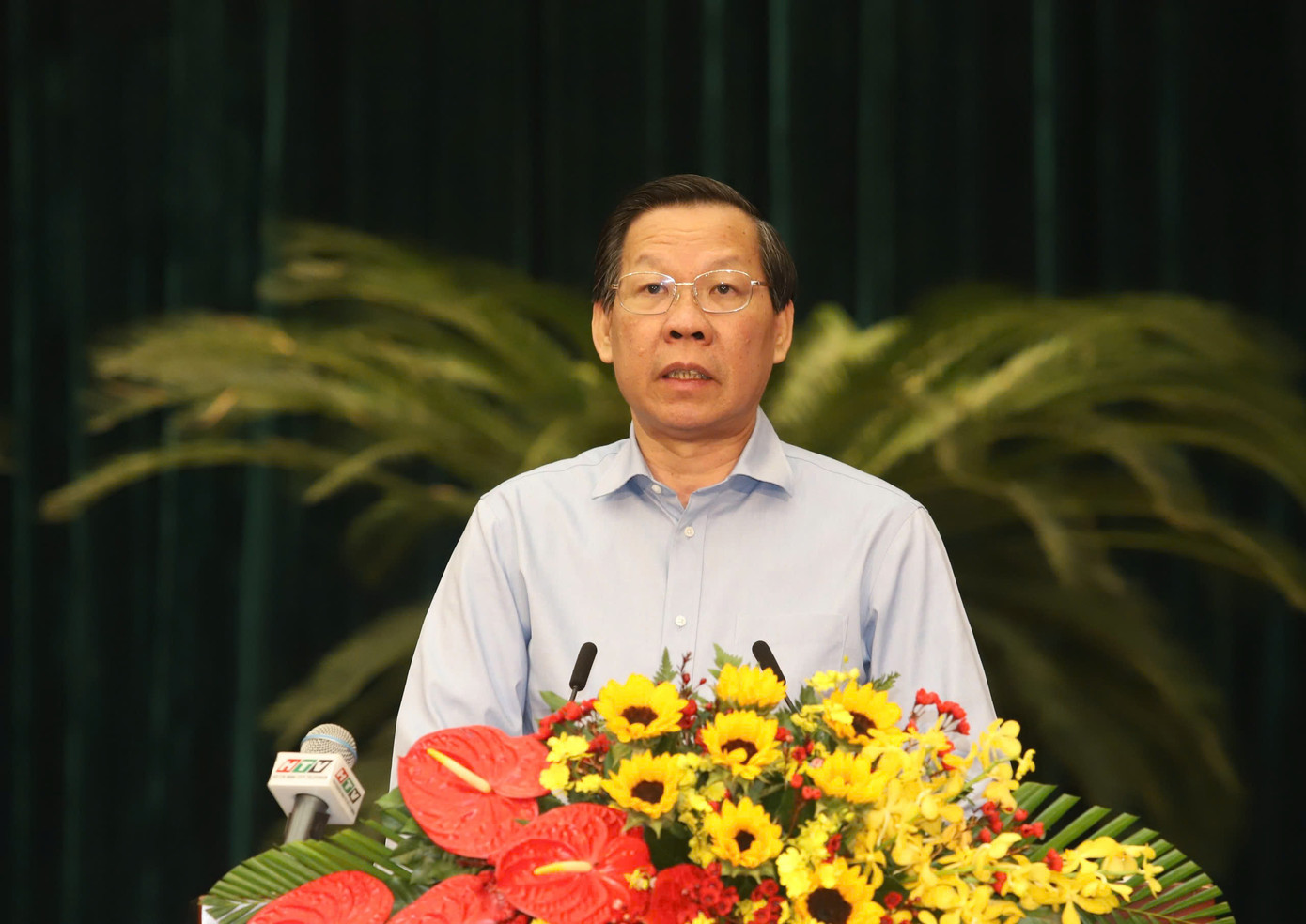 Chủ tịch UBND TPHCM Phan Văn Mãi phát biểu tại kỳ họp HĐND TP sáng 10/12. Ảnh: Ngô Tùng Chủ tịch UBND TPHCM Phan Văn Mãi phát biểu tại kỳ họp HĐND TP sáng 10/12. Ảnh: Ngô Tùng