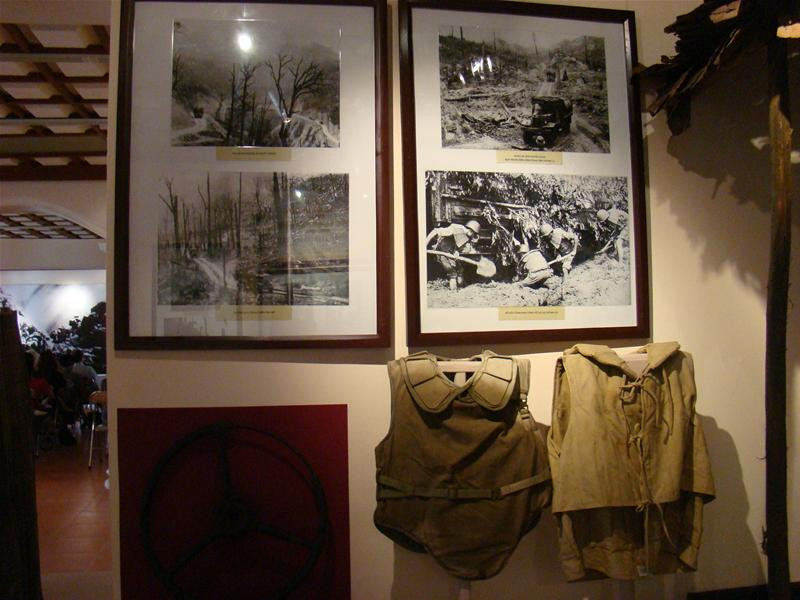 Bộ áo giáp của Anh Hùng LLVT Đỗ Văn Chiến mặc khi lái xe khi vận chuyển hàng trên đường Trường Sơn