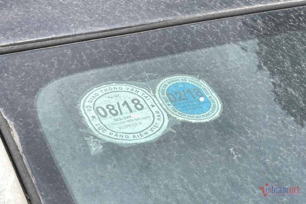 Chiếc Mazda CX-5 mang BKS 30A-249.XX này đã hết hạn đăng kiểm từ ngày 2/8/2018. Chiếc Mazda CX-5 mang BKS 30A-249.XX này đã hết hạn đăng kiểm từ ngày 2/8/2018.